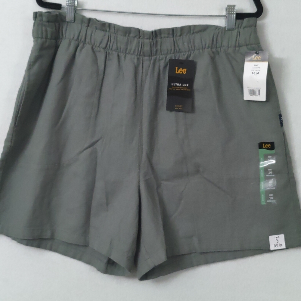 Lee Ultra Lux Envy Pull on Shorts Size 16M NWT Relaxed Fit Short High Rise Green